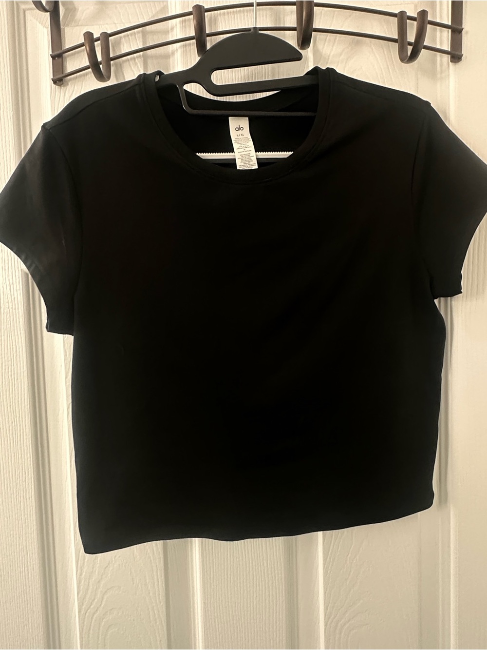 Alo slightly Cropped Tee- Alosoft Finesse perhaps? large- Black- Like New